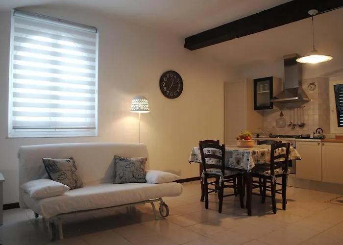 La Casina Di Ale Apartment *